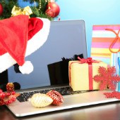 Christmas shopping image courtesy of Shutterstock