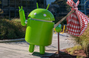 Google Android mascot takes off with a bindle