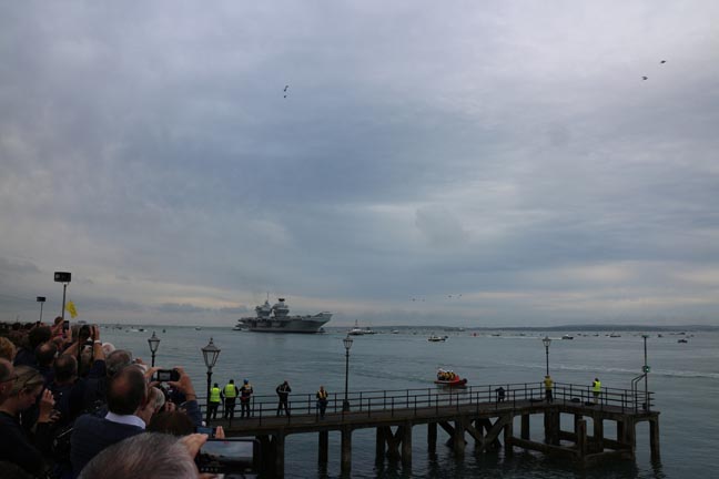 HMS Queen Elizabeth arrives in Portsmouth